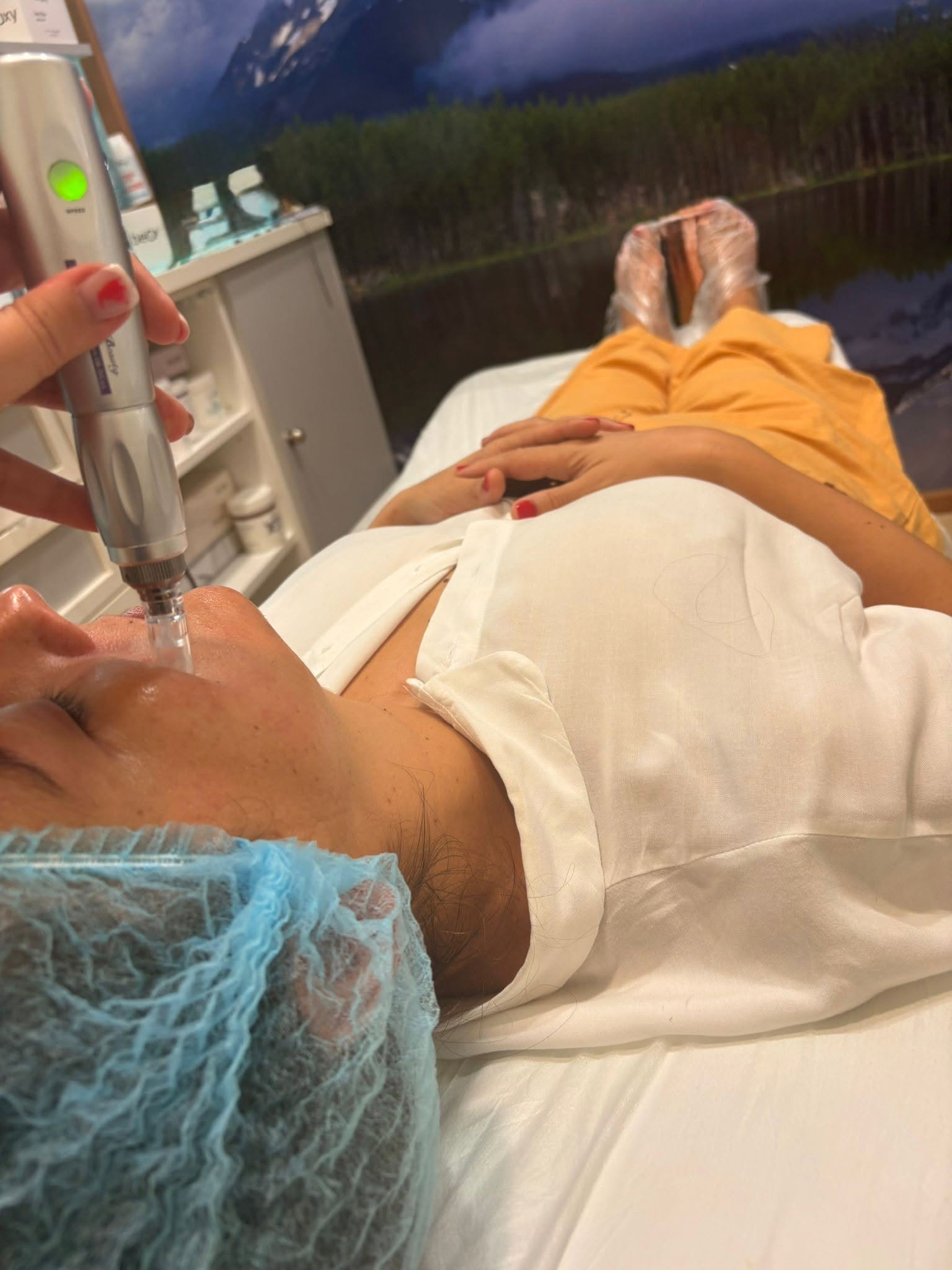 517815258_1328667389265019_5446714114172446955_n Tratamiento facial con aparatología en Estética Goji